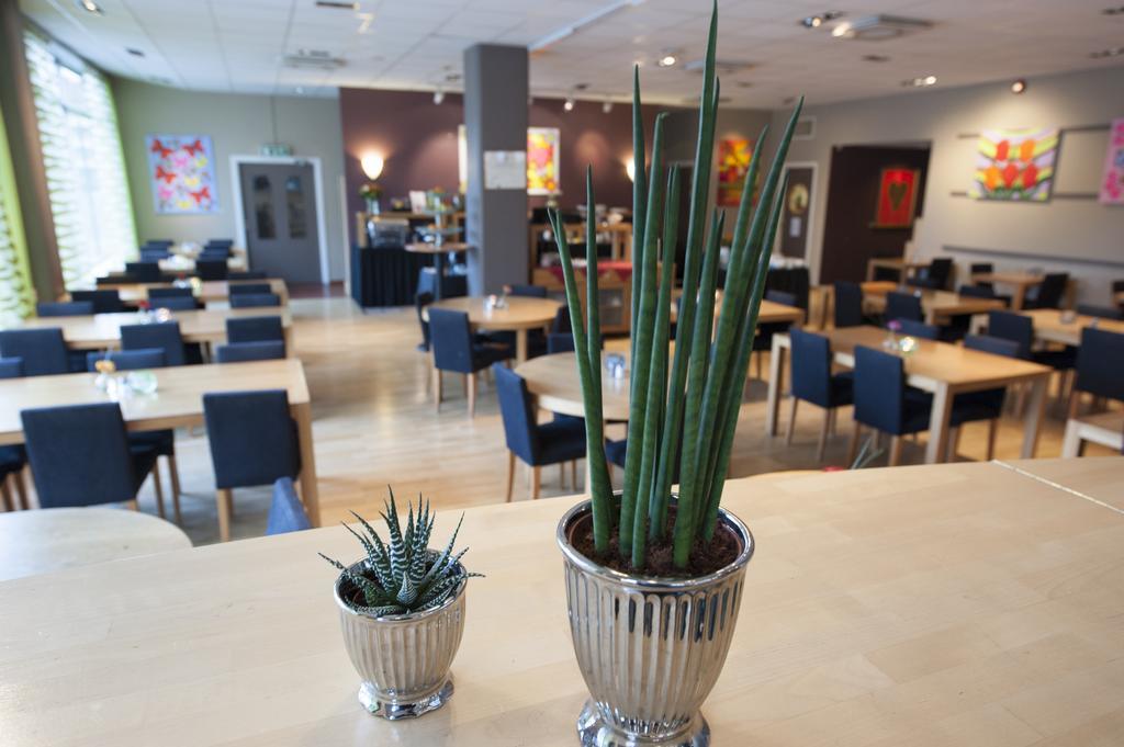 Hotel Uppsala Bagian luar foto